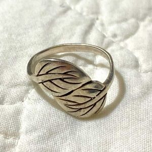Sterling silver leaf ring size 9